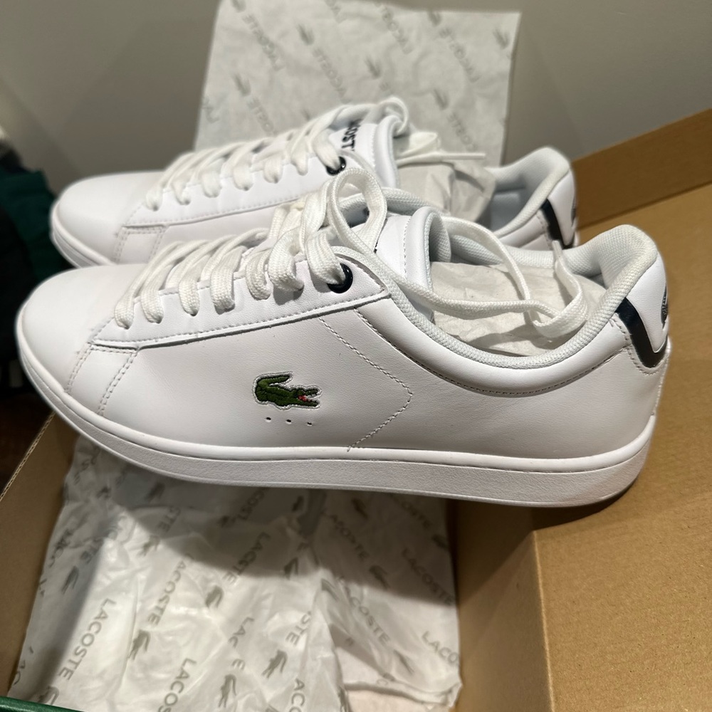 Lacoste Men’s Carnaby Sneaker size 7